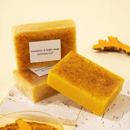 Savon pour le visage au curcuma pour une peau douce