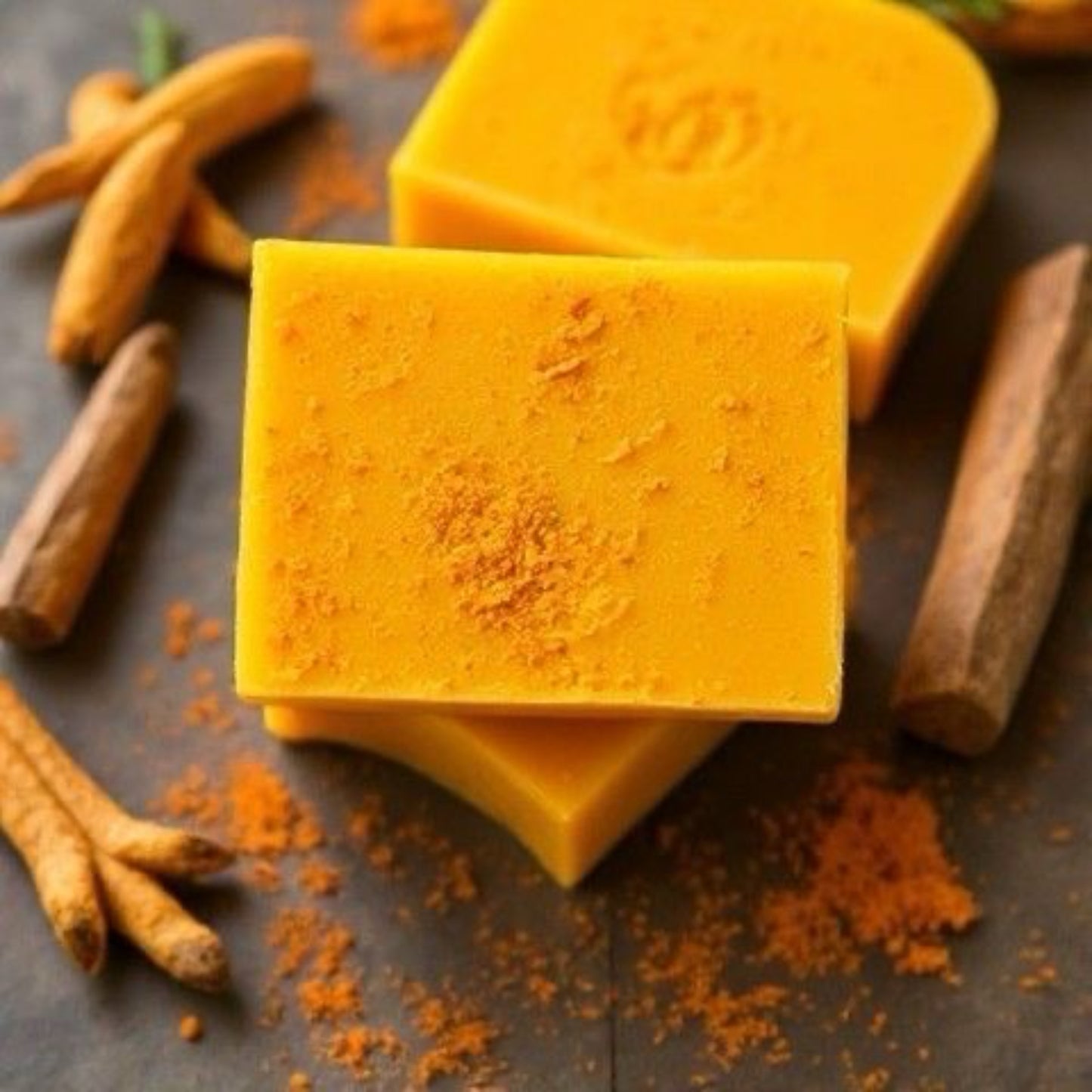 Savon pour le visage au curcuma pour une peau douce